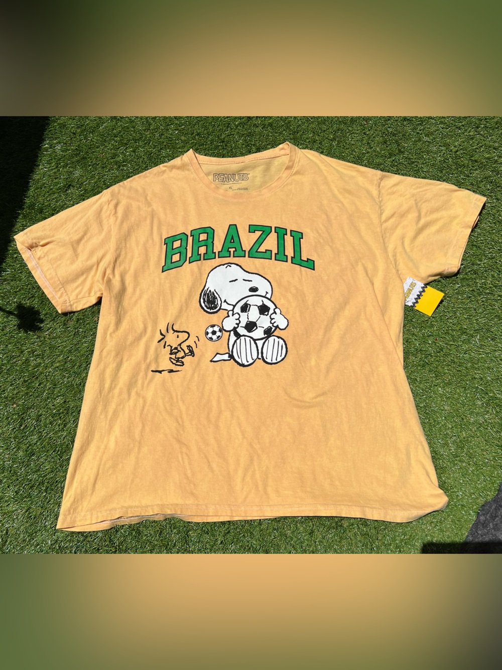 PEANUTS SNOOPY SOCCER BRAZIL SHIRT XL